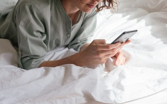 woman-using-smartphone-in-bed